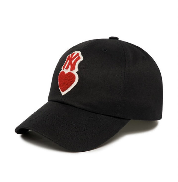 MLB NEW YORK YANKEES Heart Unstructured Baseball Cap (Black)